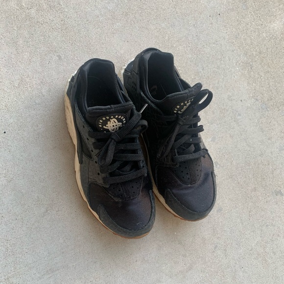 womens nike huraches